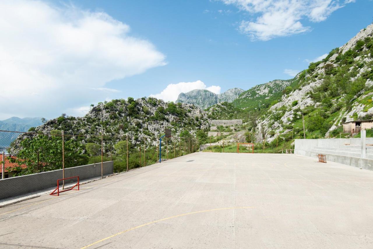 Apartment Galiot Kotor Exteriör bild